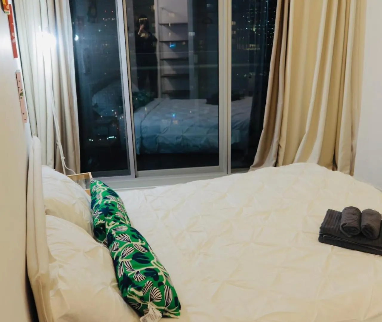 Downtown Modern Lakeview Condo 3 Queen Beds Near Cn Tower & Rogers Centre 토론토 0*,  캐나다