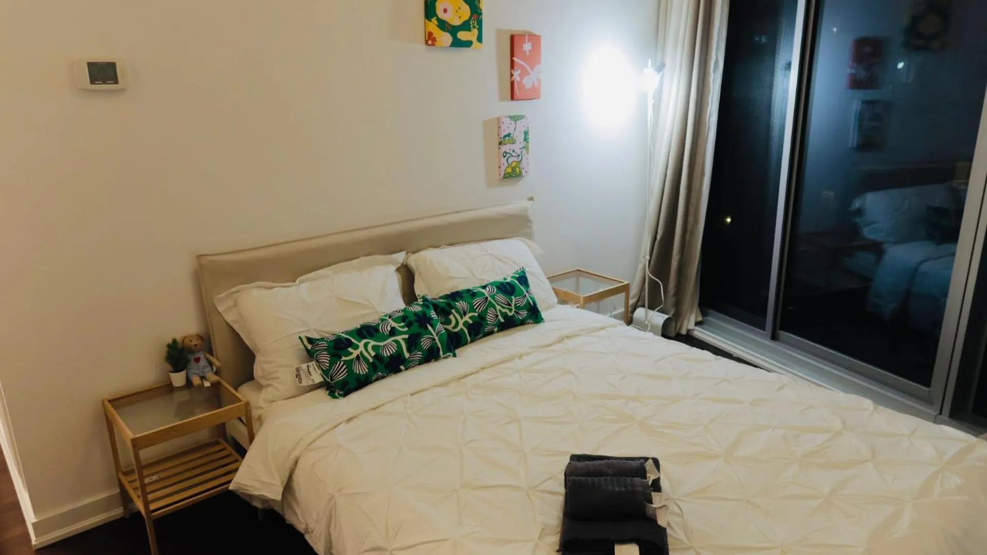 Downtown Modern Lakeview Condo 3 Queen Beds Near Cn Tower & Rogers Centre 토론토 아파트
